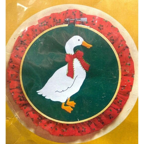 Creative Circle Bib & Bows Duck Geese Vtg 80s Embroidery Kit Christmas New 2309 - Picture 4 of 7